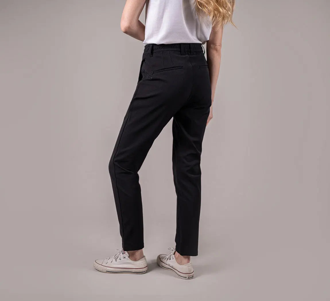 WOMAN PERFORMANCE CHINOS Noir