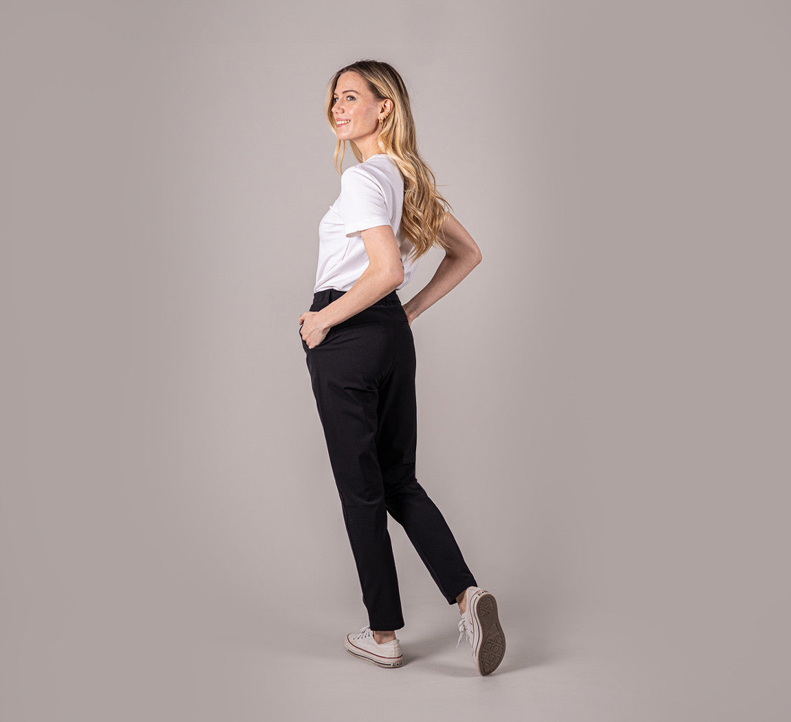 WOMAN PERFORMANCE CHINOS Noir