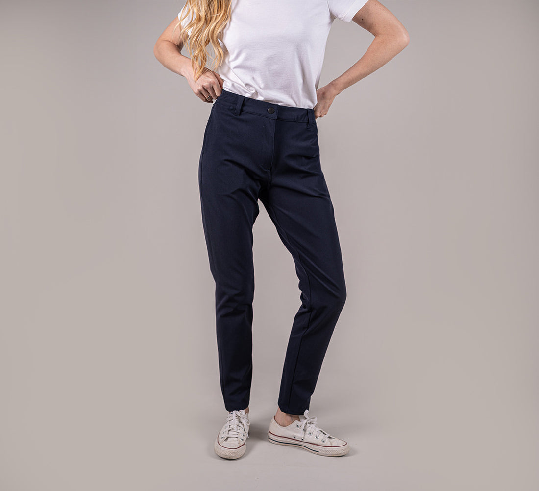 WOMAN PERFORMANCE CHINOS Bleu Chic