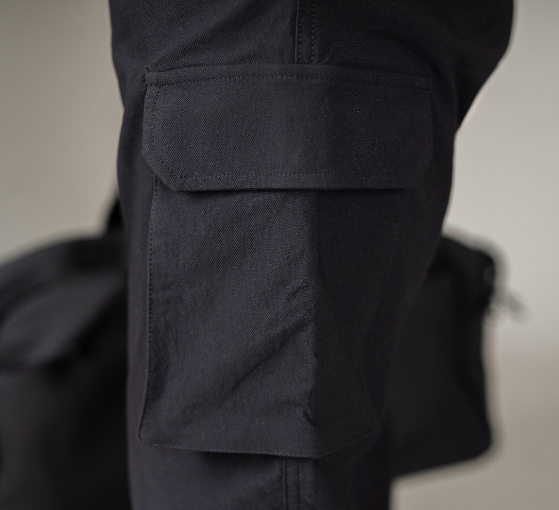 Pantalon cargo ample en tissu technique stretch