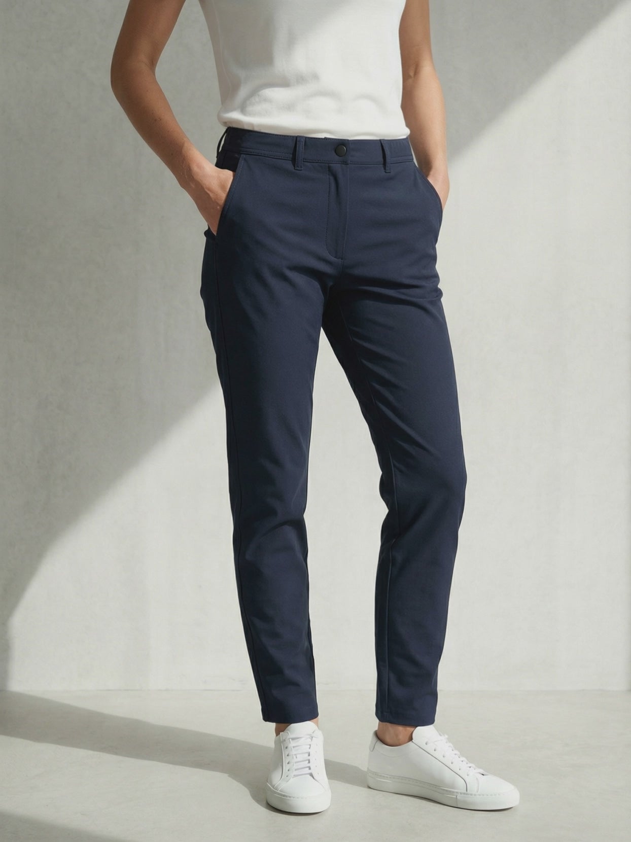 WOMAN PERFORMANCE CHINOS Bleu Chic #en:color_chic-blue,fr:couleur_bleu-chic