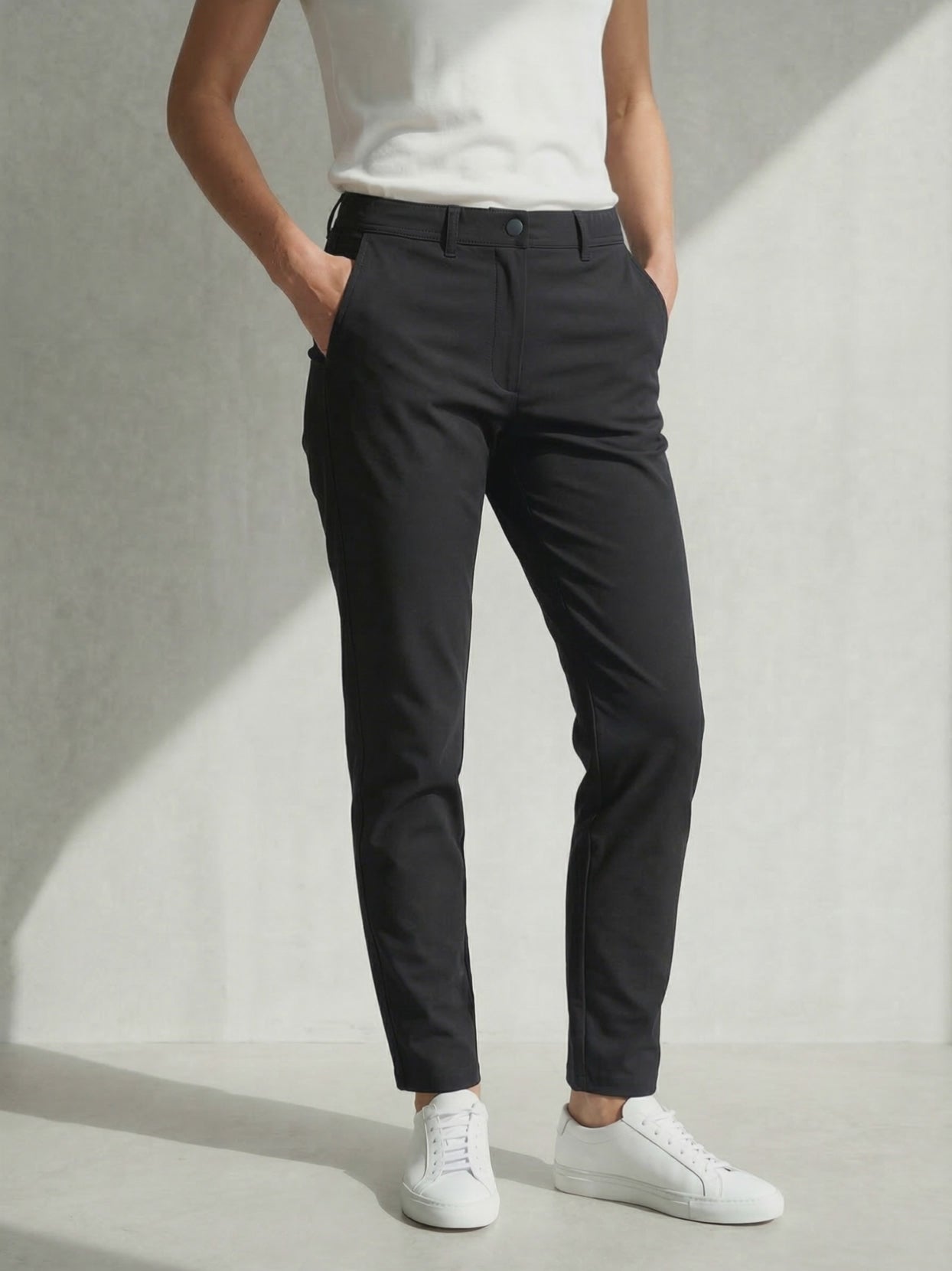 WOMAN PERFORMANCE CHINOS Noir #en:color_black,fr:couleur_noir