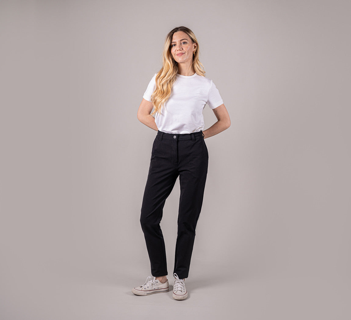 WOMAN PERFORMANCE CHINOS Noir 