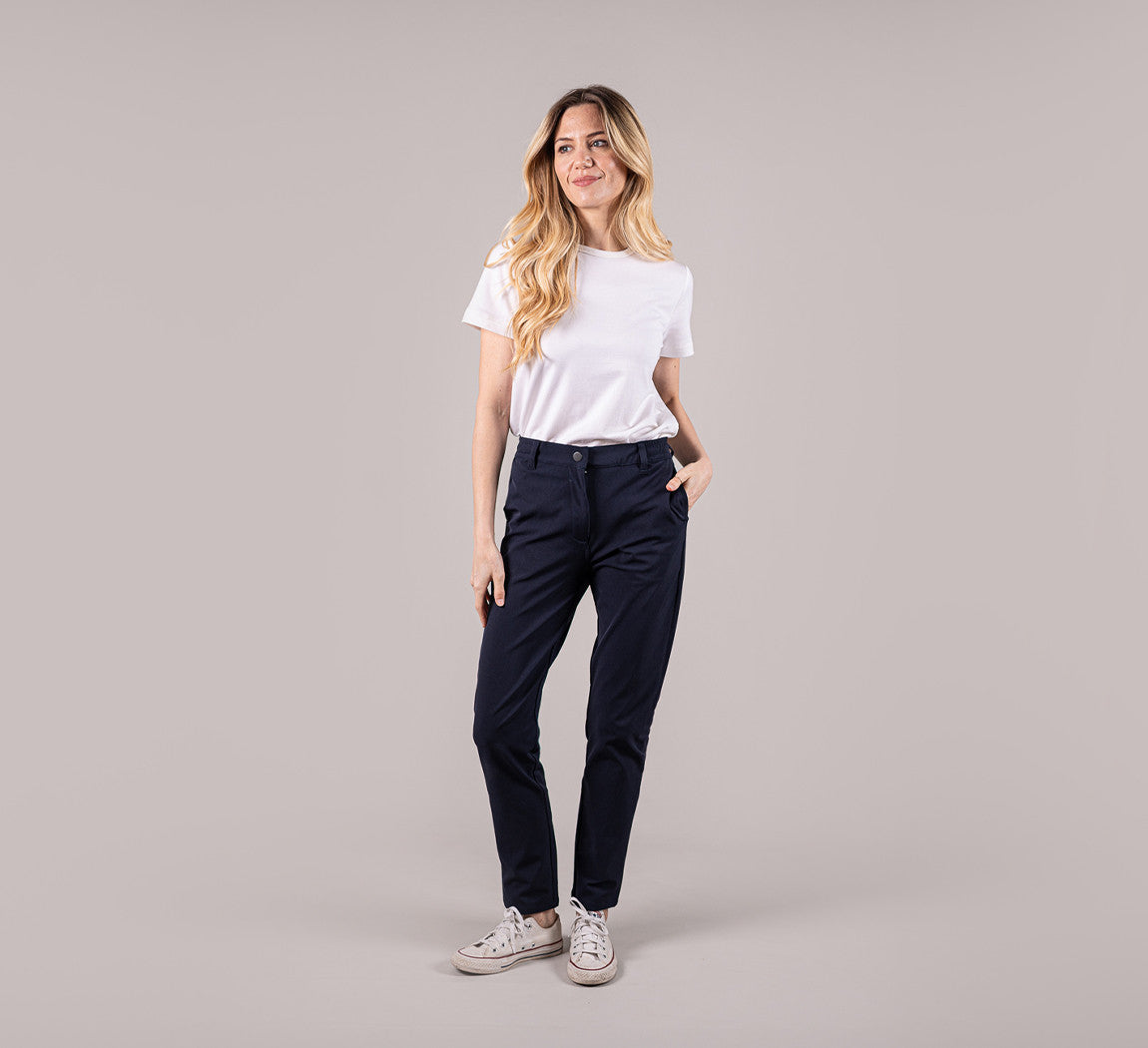 WOMAN PERFORMANCE CHINOS Bleu Chic 