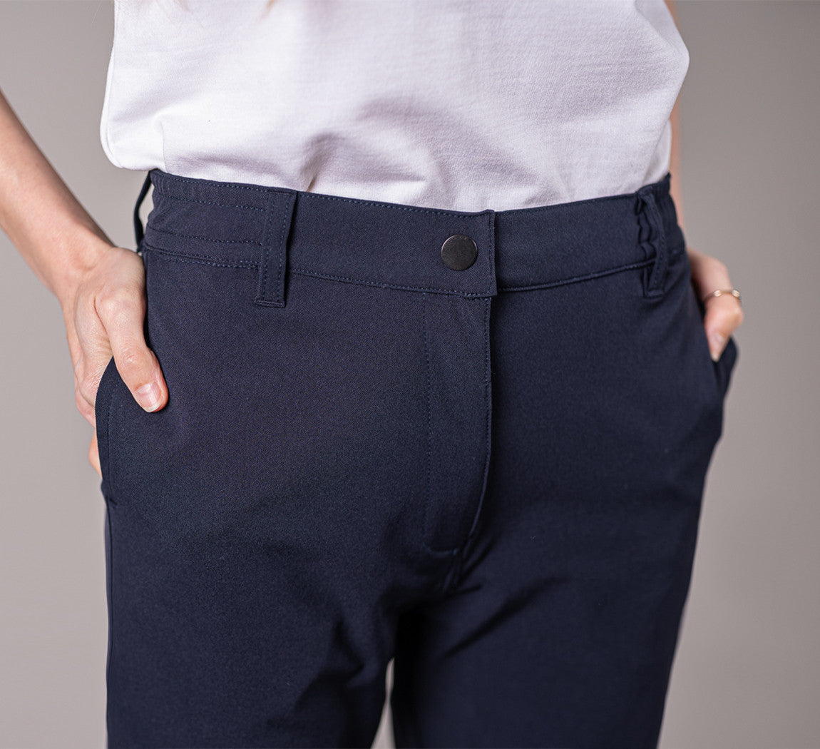 WOMAN PERFORMANCE CHINOS Bleu Chic 