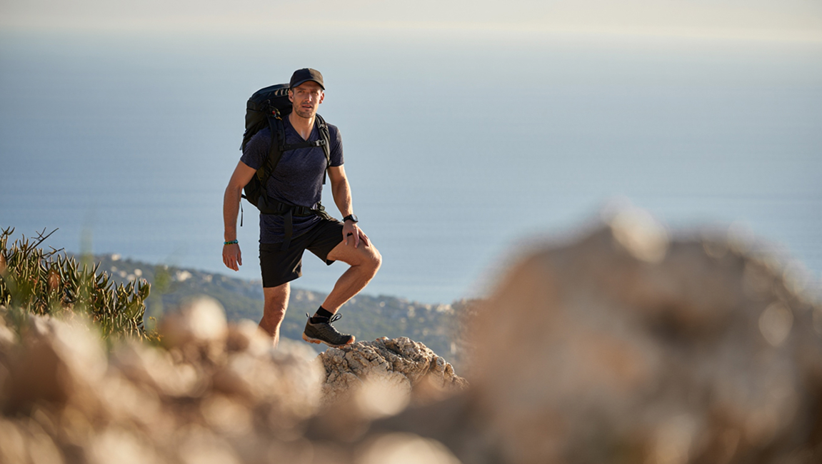 PERFORMANCE MERINO V-NECK