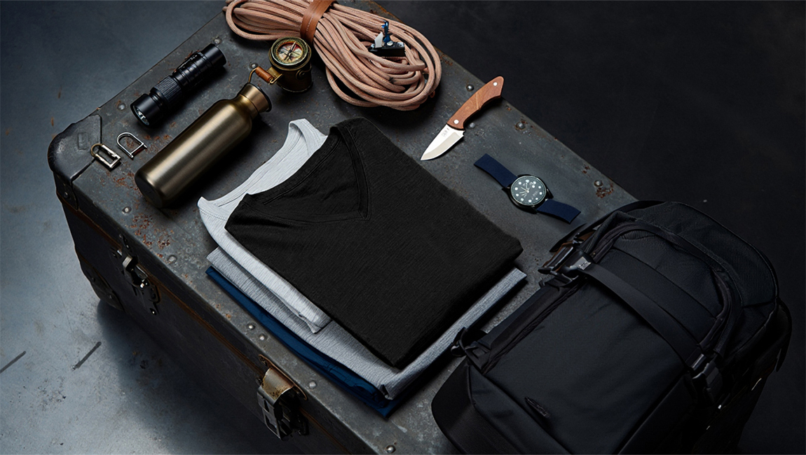 PERFORMANCE MERINO V-NECK