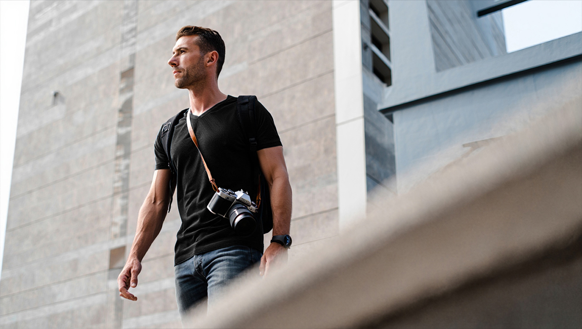 PERFORMANCE MERINO V-NECK