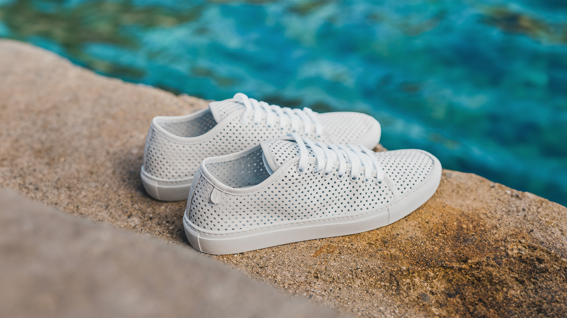 AIR SNEAKERS